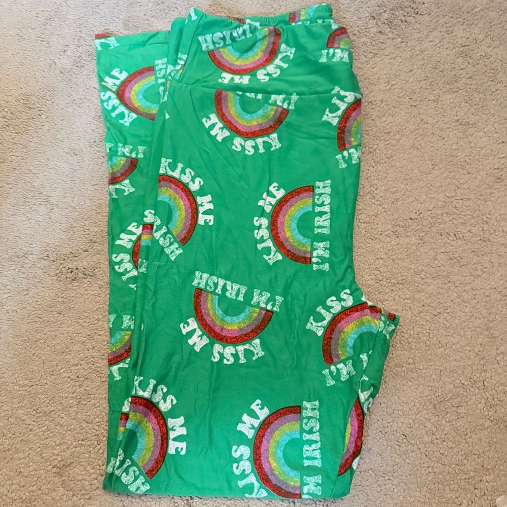 LuLaRoe Green 'Kiss Me I'm Irish' Leggings